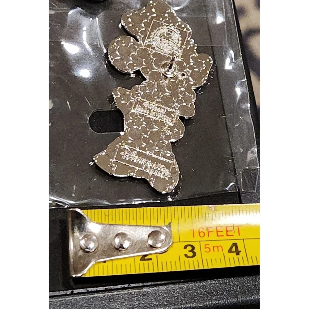 Disney Disneyland Paris Minnie Mouse Rainbow Pride Enamel Trading Pin‎ Silver OE